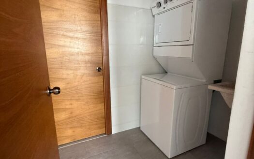 Se alquila apartamento en Bella Vista con la línea blanca incluida
