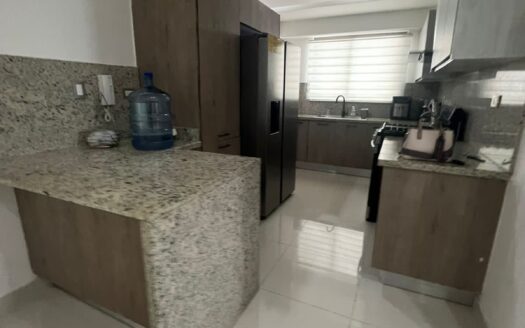 Se alquila apartamento semi-amueblado en Evaristo Morales